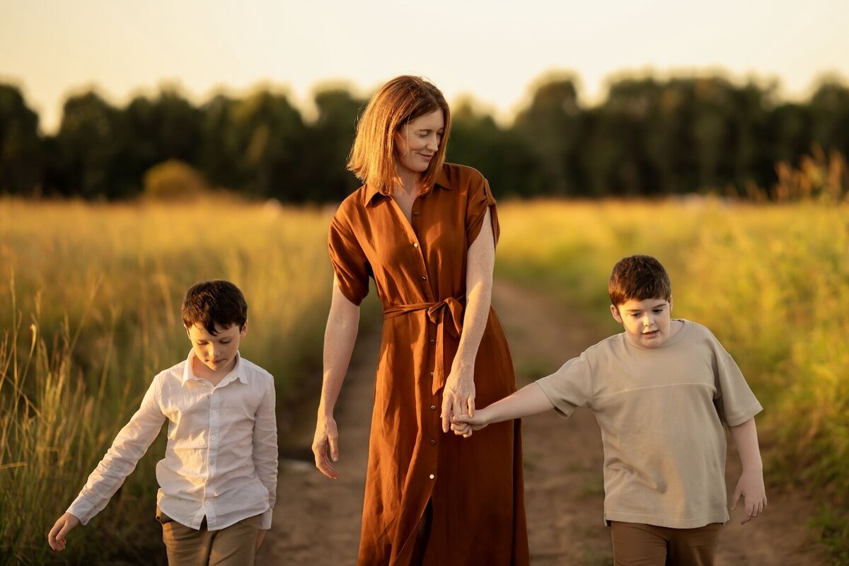 Brisbane-Family-Portrait-Mum-2-boys-in-Plantation-Road-North-Lakes-during-Sunset-15