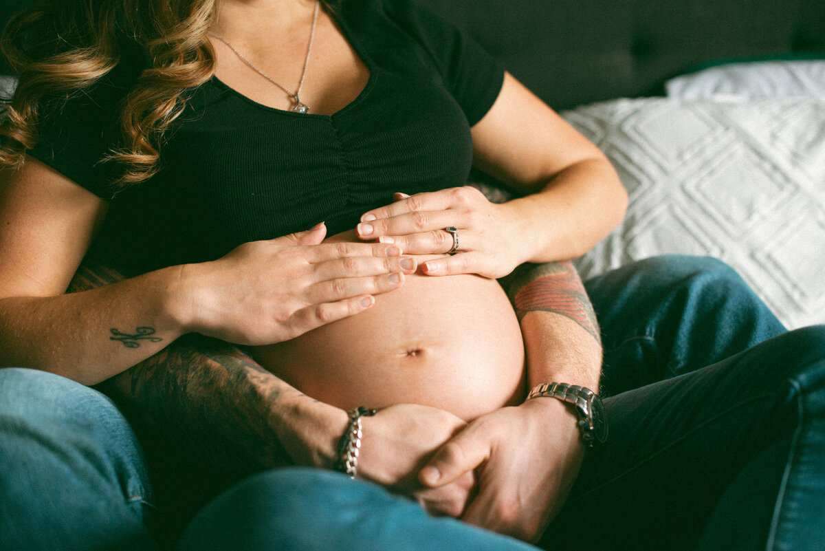 Melissa & Kale_s Maternity Session Dec 16_ 2023 - Shania Crivelli Photography-94