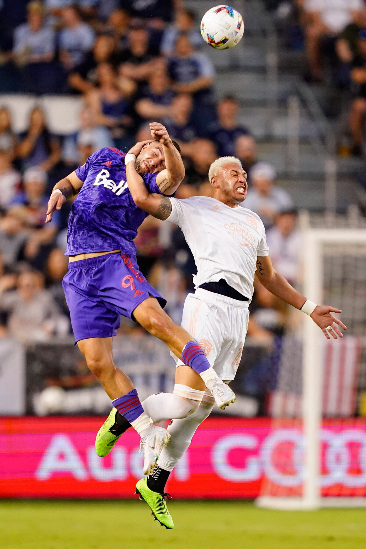 kansas-city-sports-photography-0117-soccer-players-jumping-for-ball