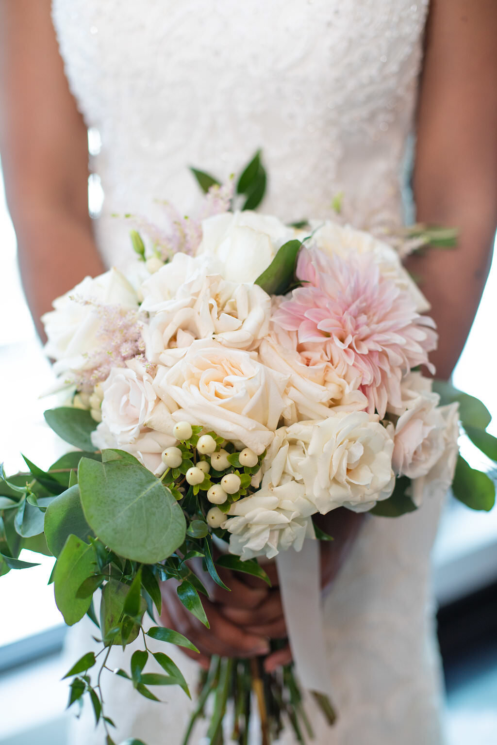 Modern wedding of Blair and Nate at The Chez Chicago, with simple and elegant decor.