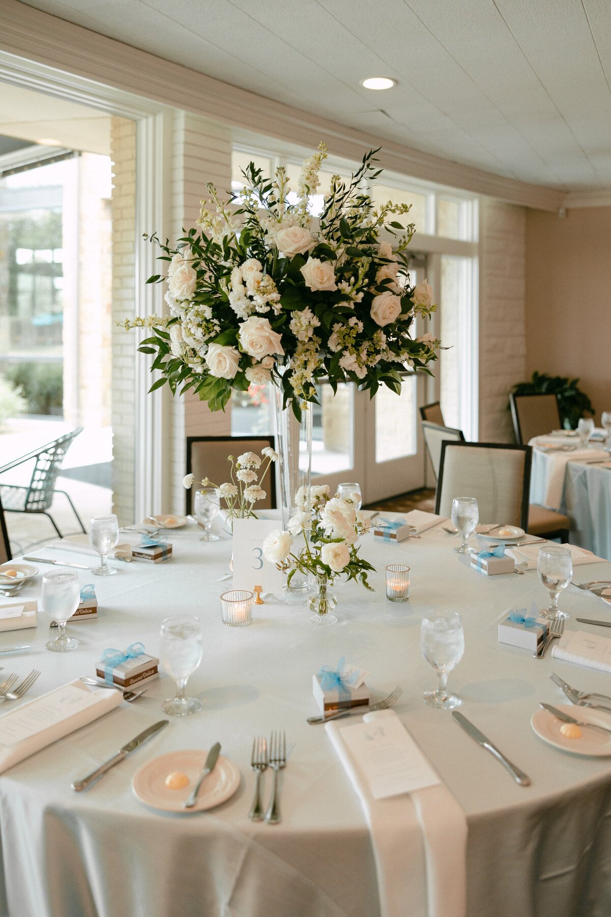 sloan-daniel-wichita-country-club-wedding-kayxbee-551