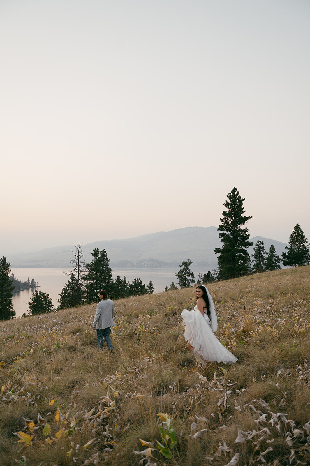 presley-gray-photo-wild-horse-montana-elopement-0943