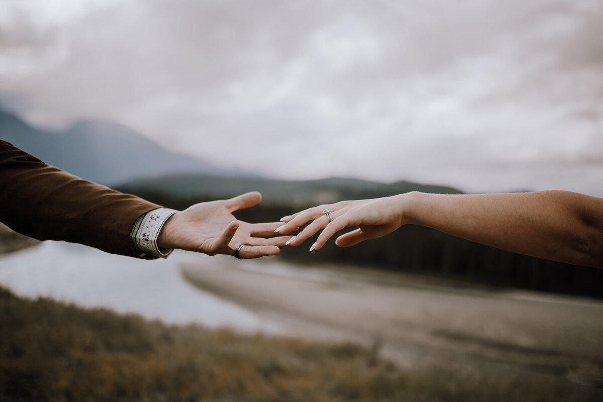 Alberta_elopement_photographer (18)