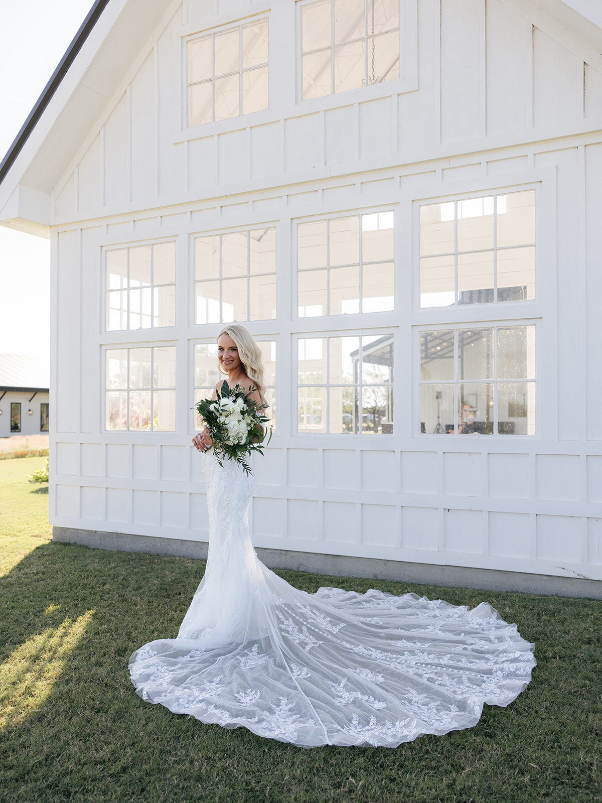 2025-10-11_DykesWeddingPreviews_MollyMurphyPhotography-36