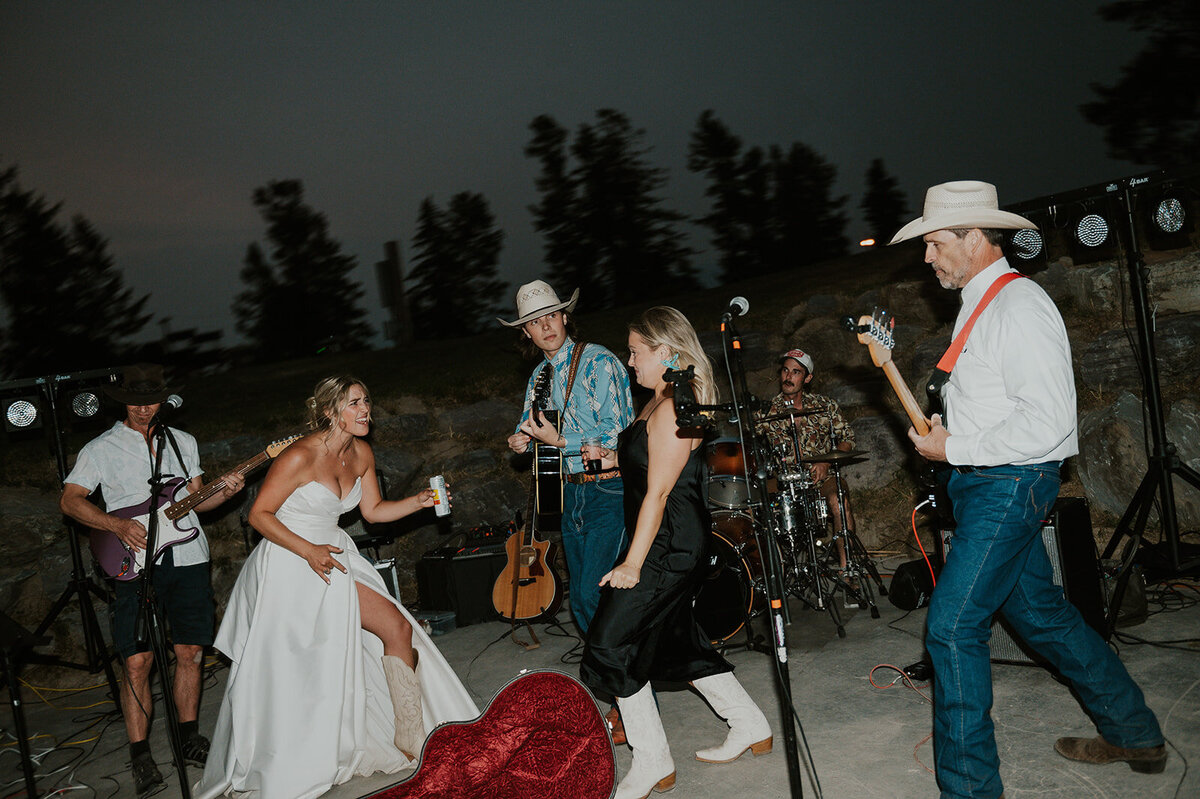 presley-gray-luxury-western-montana-wedding-1309
