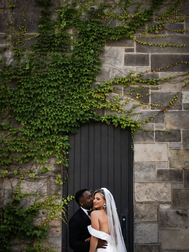 wedding couple photos at Dundurn Castle