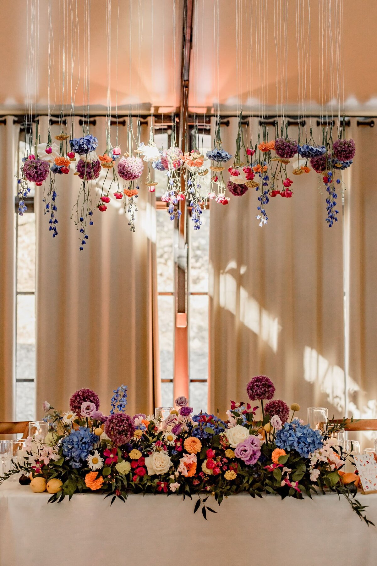 fleurs-suspendues-decoration-mariage