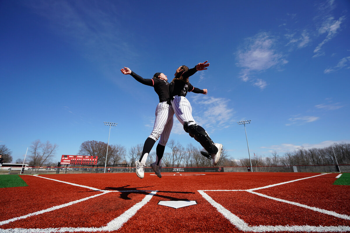 kansas-city-sports-photography-0127-baseball-players-celebrating-mid-air