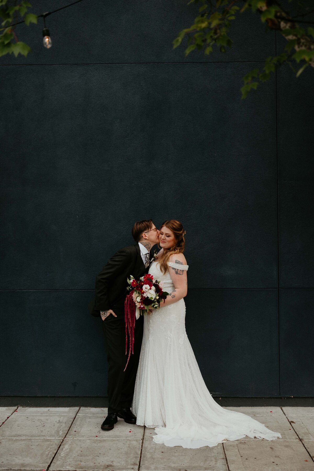 NoraKate Event Coordination – Kiss infront of Wall