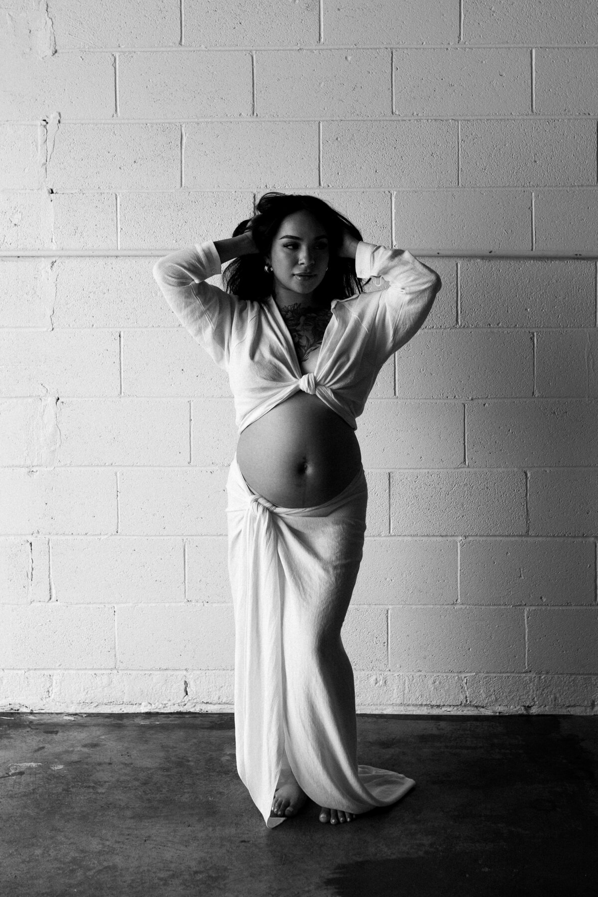 Modern Studio Maternity Photoshoot-27