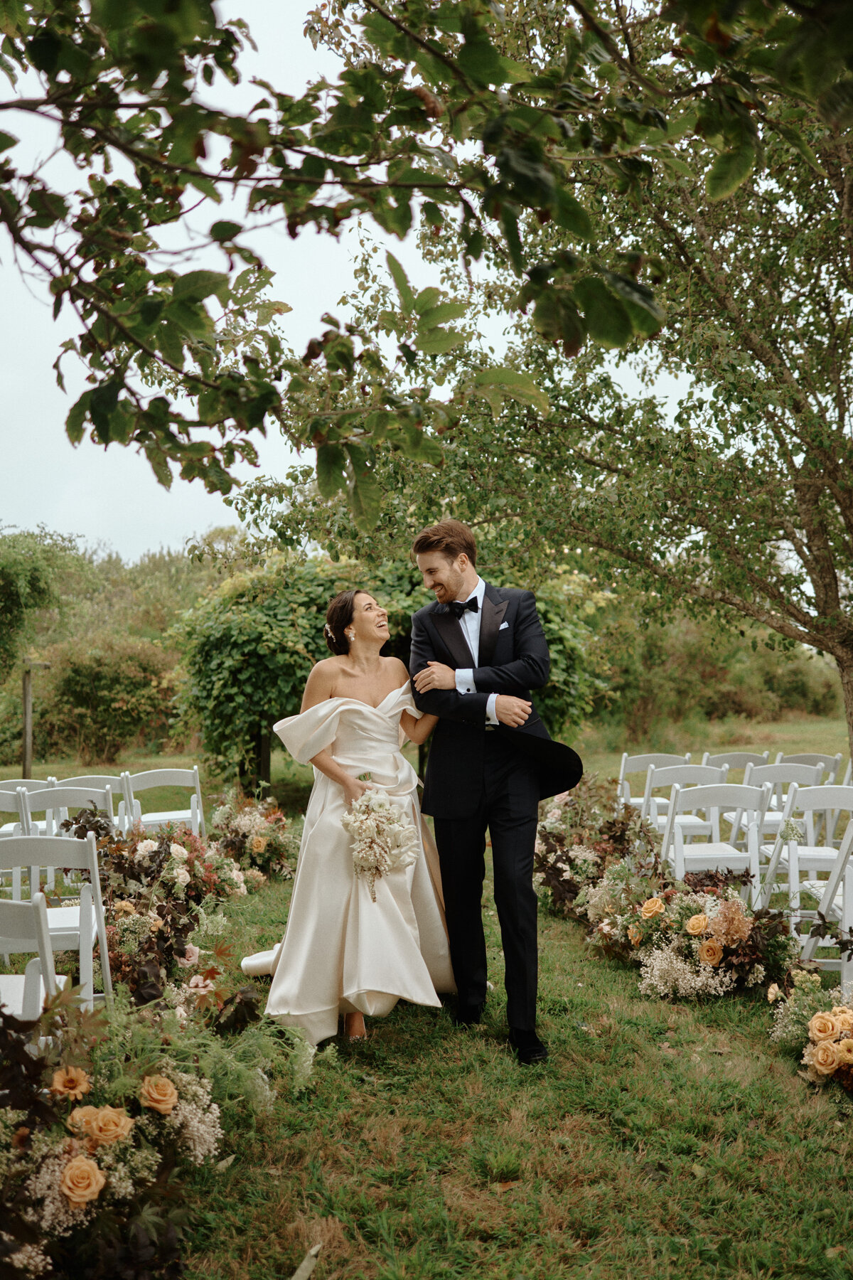 summer-wedding-floral-aisle-ct