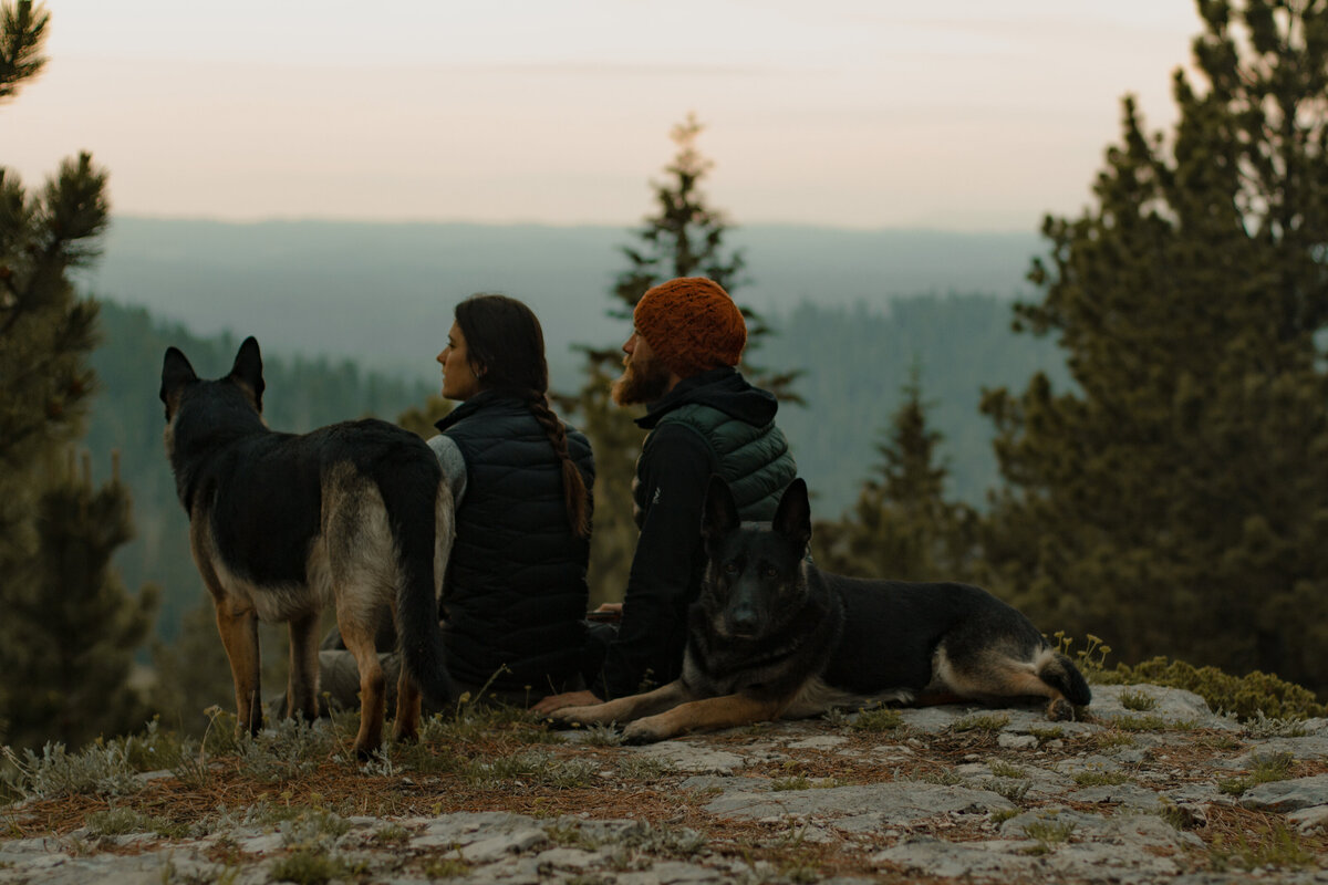 ashely-rae-photography-couple-mountains