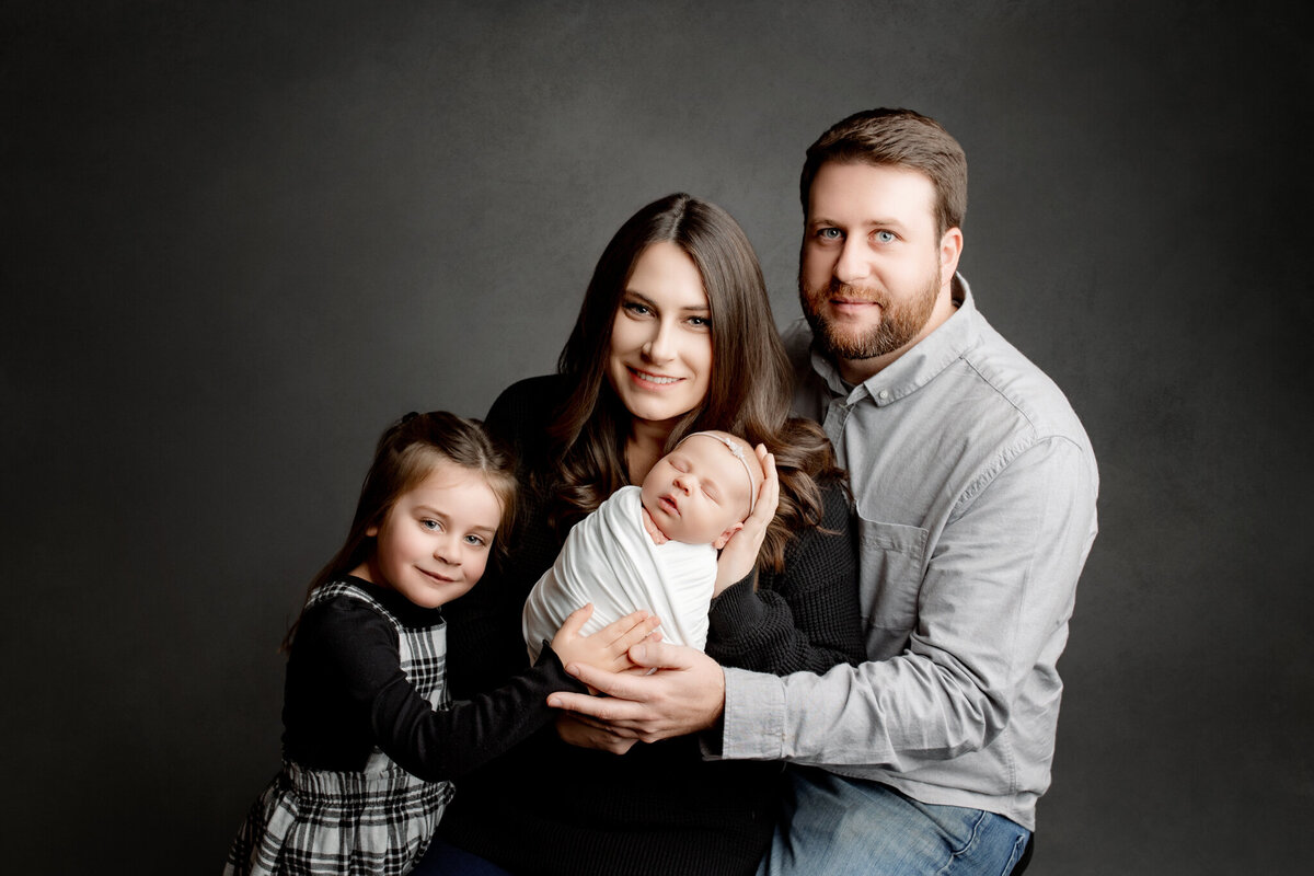 get NWA family pictures taken near me, Bentonville family photographer, family photography packages Tonititown