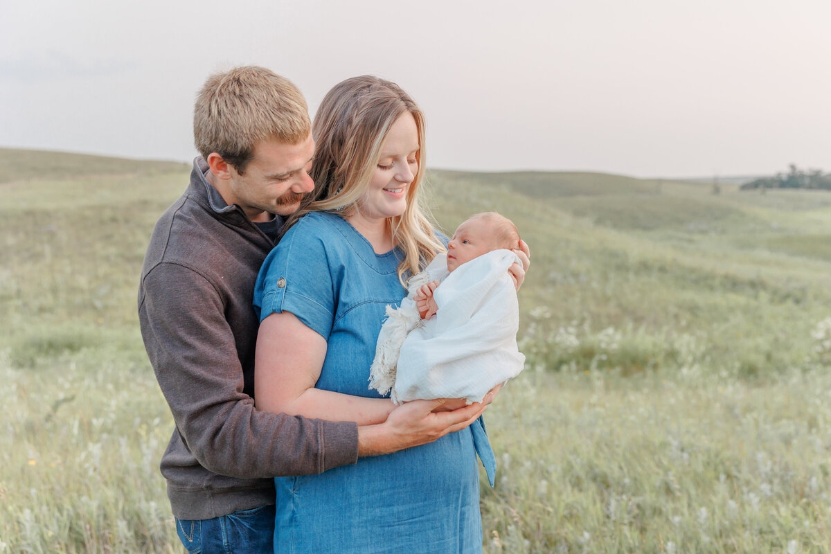 outdoor-lifestyle-newborn-session-south-dakota (35)