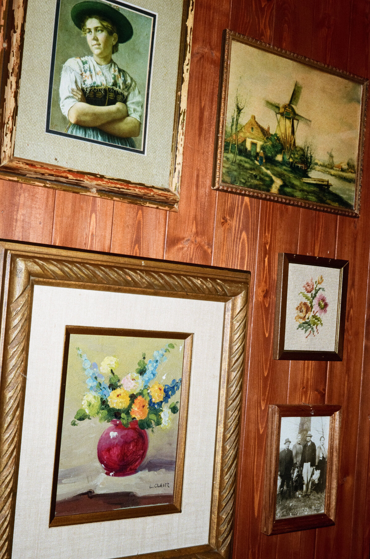 Film photography captures editorial ceremony moments at Old Post Office Chicago with Lauren Alatriste's fashion forward approach, showcasing architectural grandeur while maintaining sophisticated luxury wedding imagery and authentic emotional  storytelling.