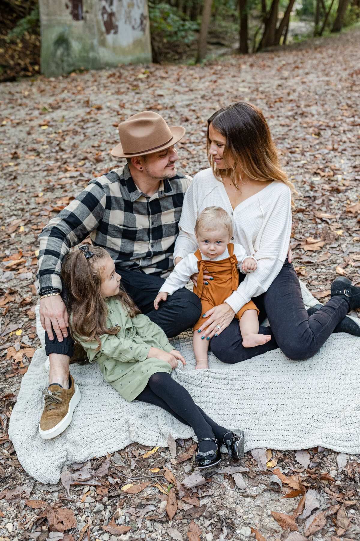 adorable-family-at-dellwood-park.jpg