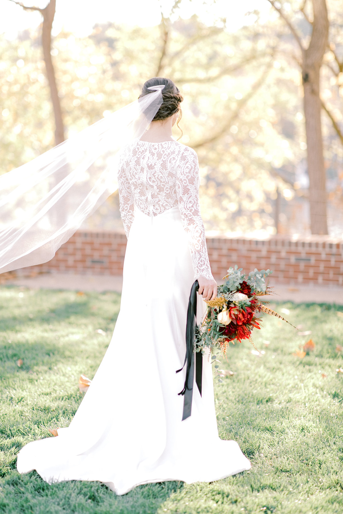 bride with autumn bridal bouquet