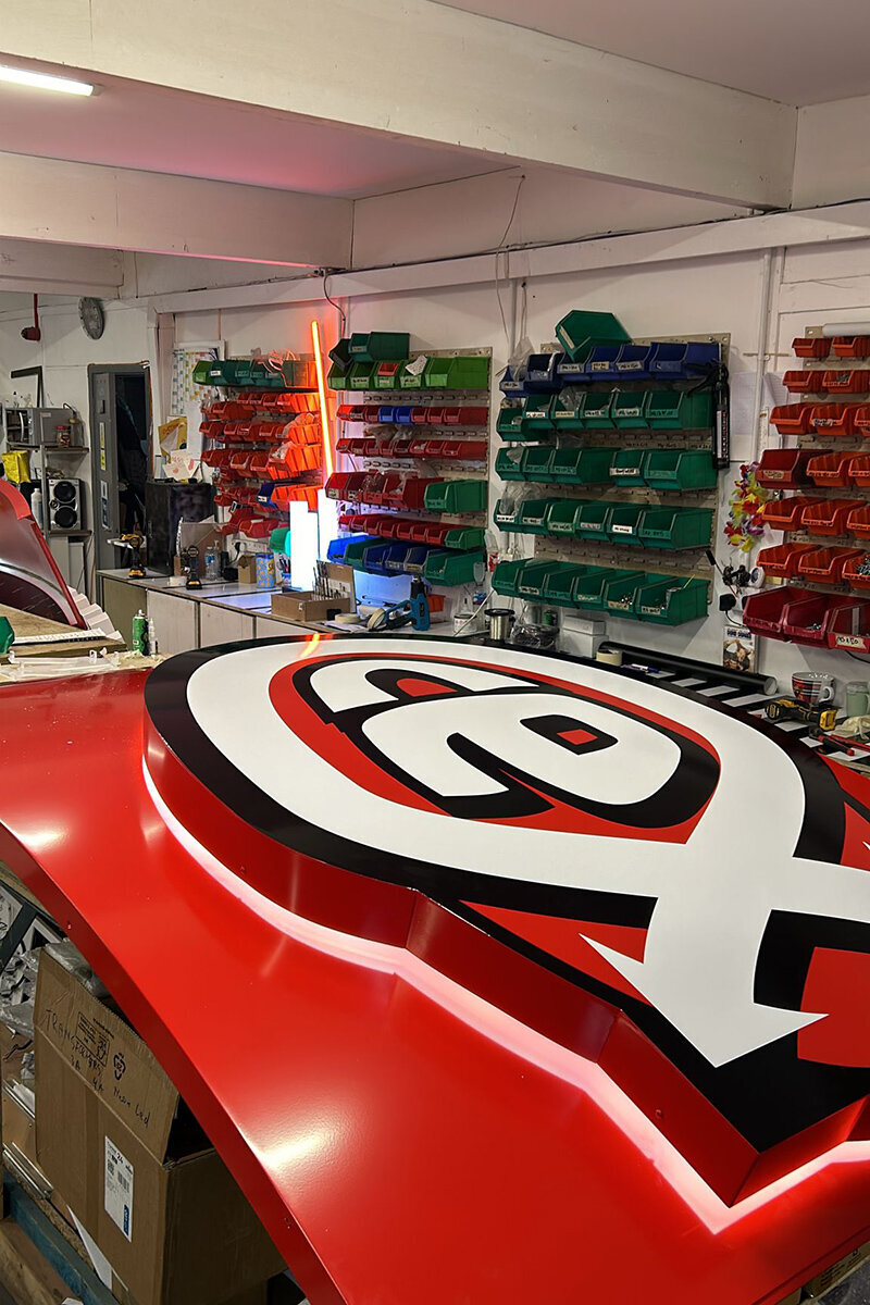 ellis-signs-curved-aluminium-fascia-newcastle-gateshead-north-east