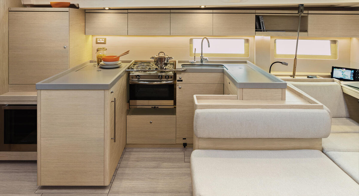 beneteau-oceanis-51.1-interior-3