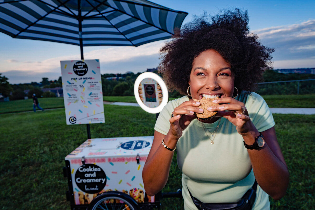 kansas-city-marketing-photography-people-0103-woman-eating-cookie-at-event