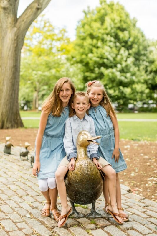 boston family mini sessions public garden make way for ducklings
