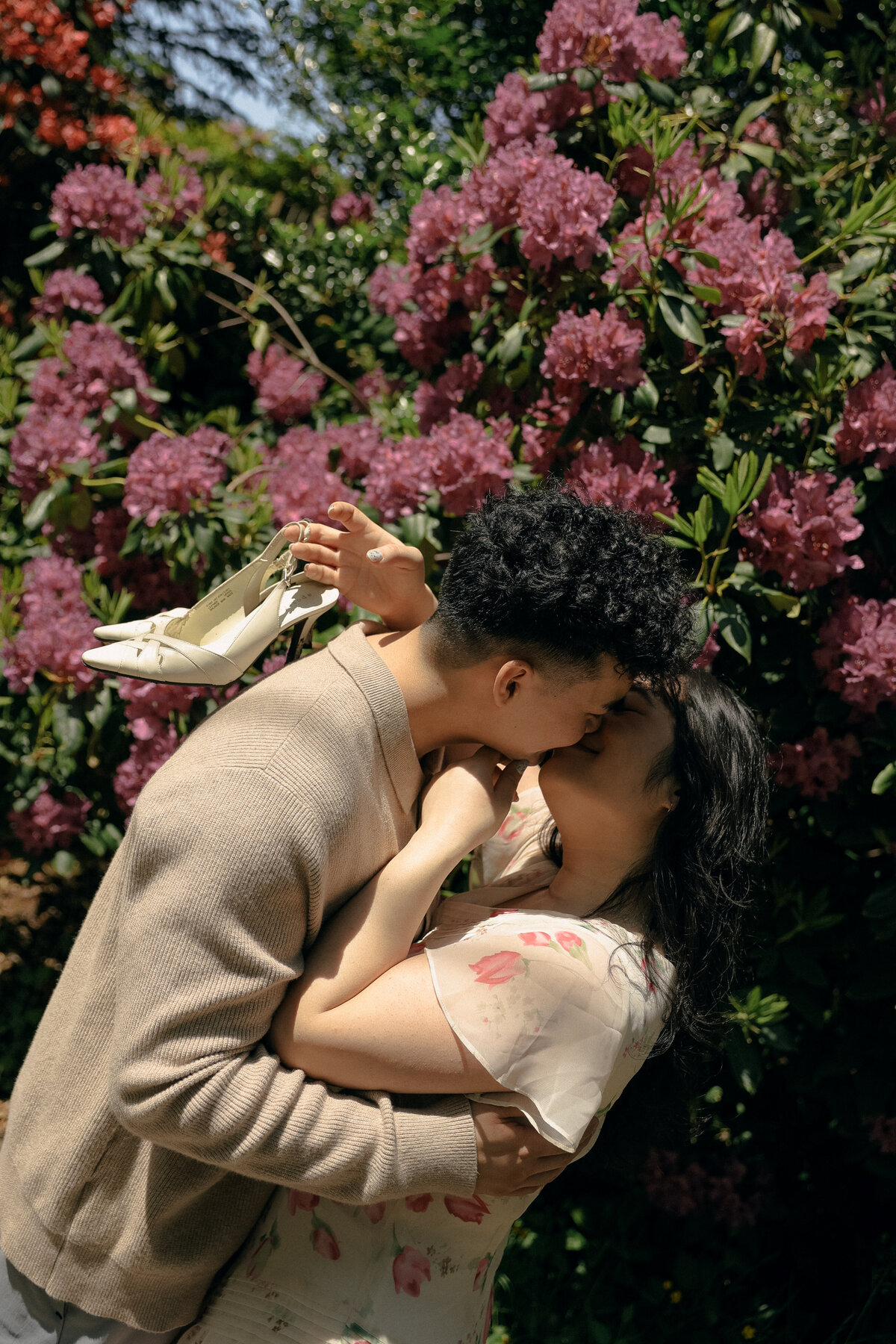 Romantic Oregon Garden Engagement – Couple Kissing by Spring Blooms