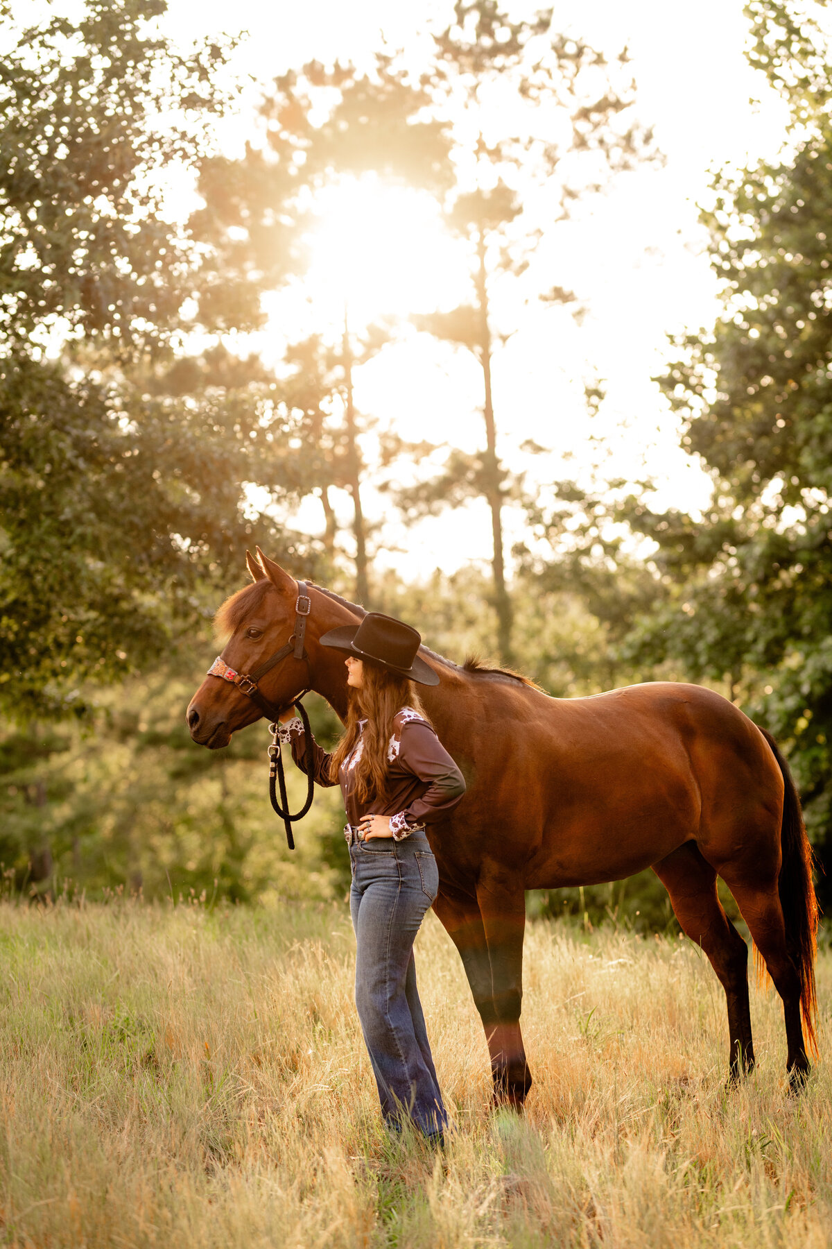 Professional horse photographer in Alabama takes photos of girl with her barrel horse.