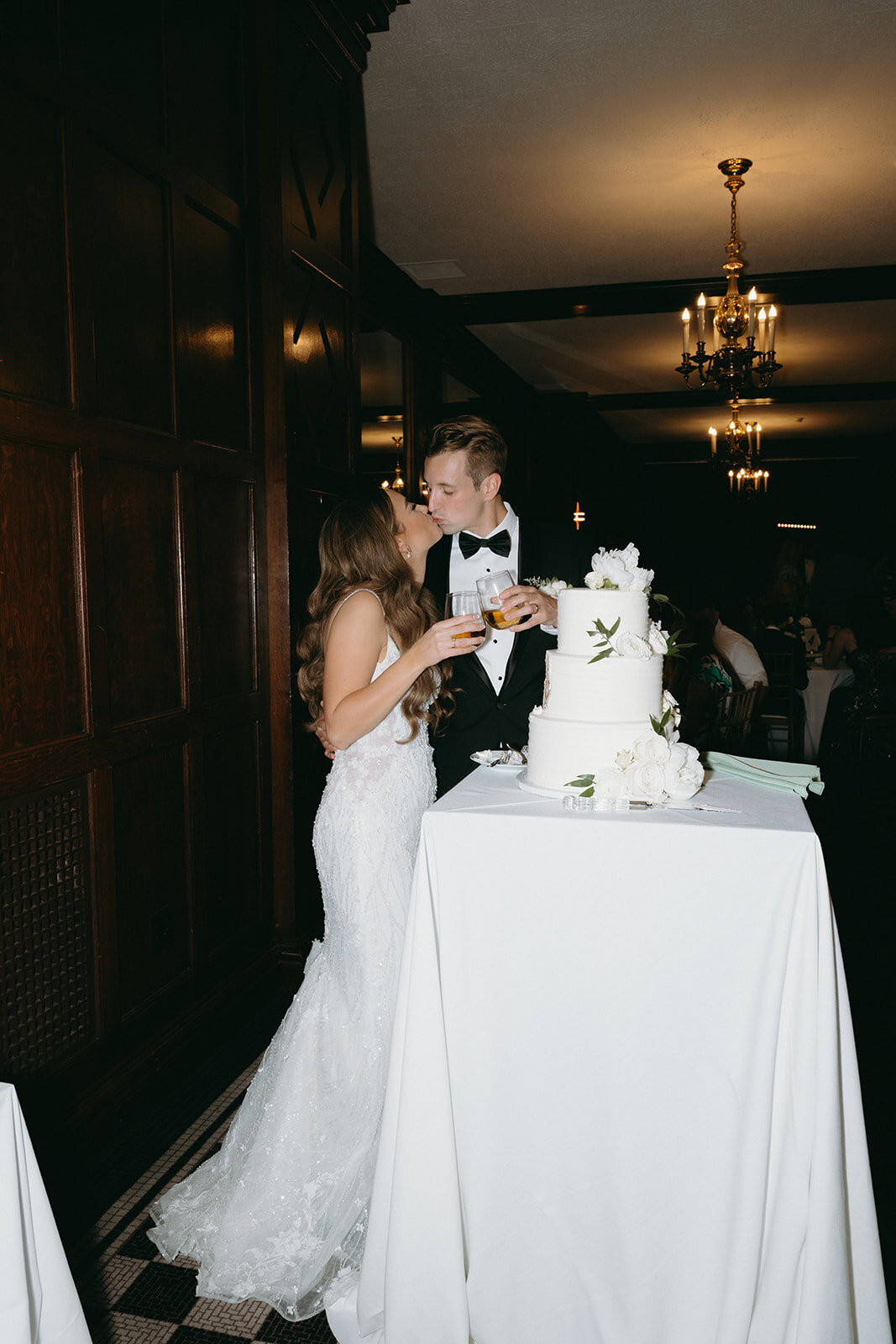 alayna-jake-hotel-kansas-city-wedding-kayxbee-1045
