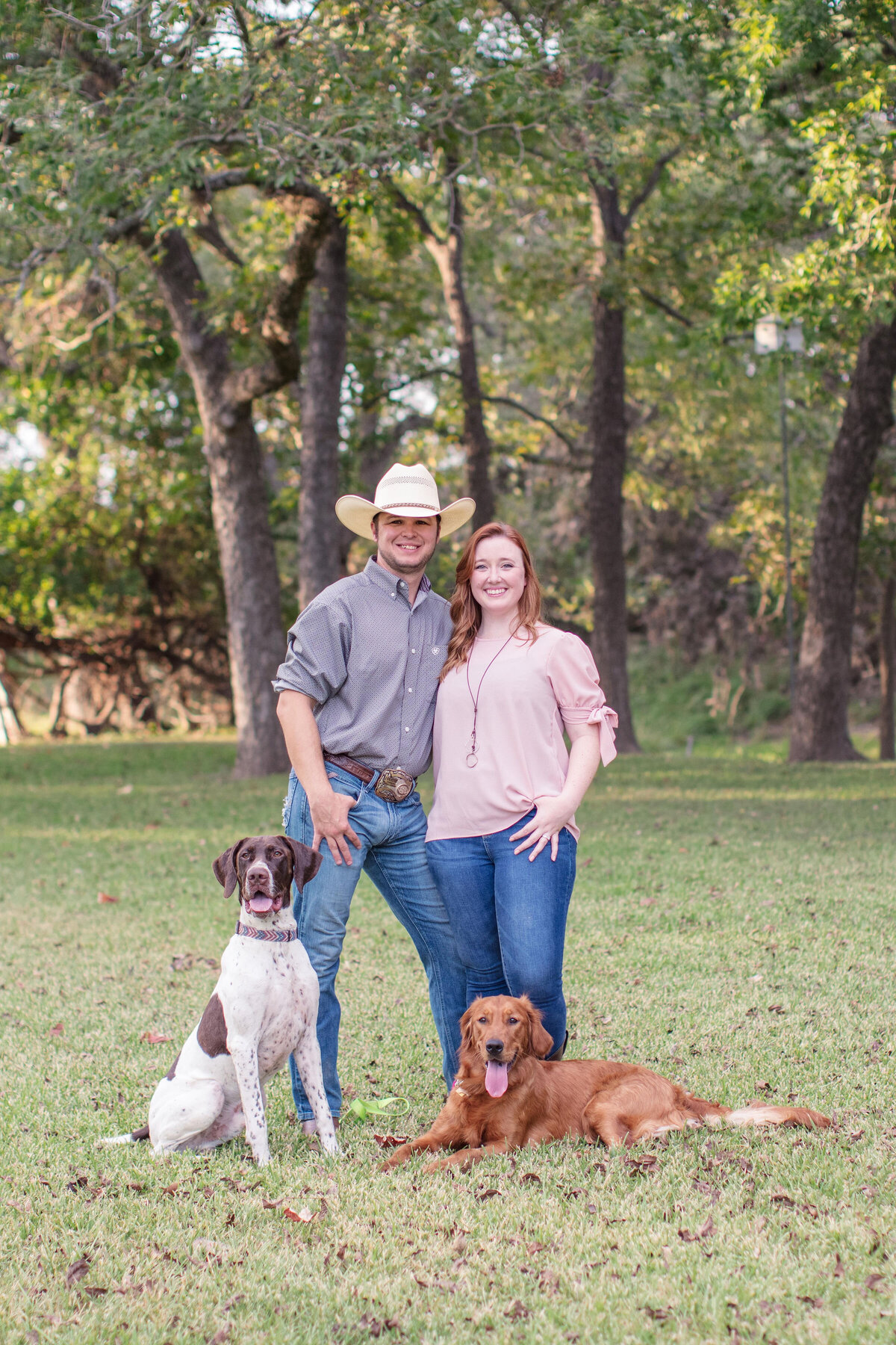 engagement session with dogs german shorthair pointer and irish setter  in Boerne Texas wedding photographer Firefly