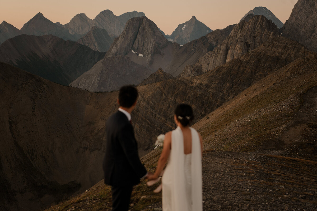 hiking-elopement-photographer-17