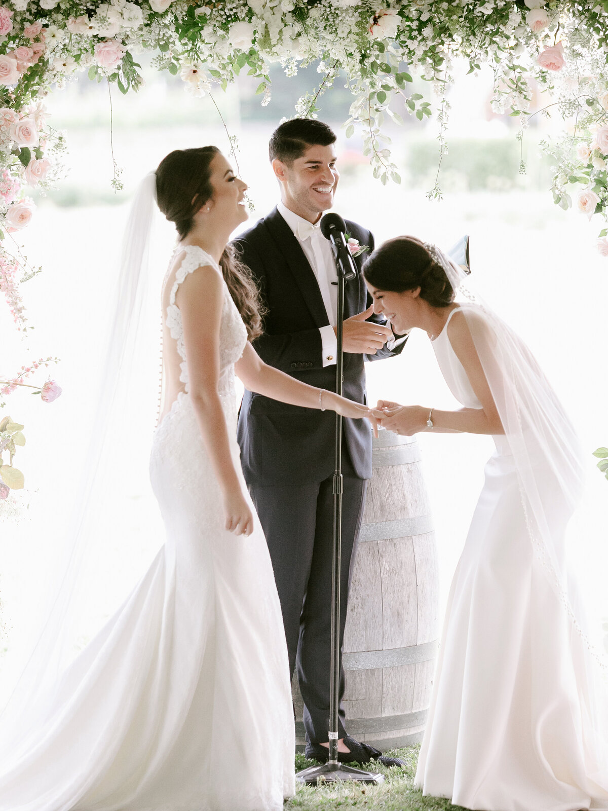 Ashley&Katie-WillowCreekWinery-EmilyWrenPhotography-078