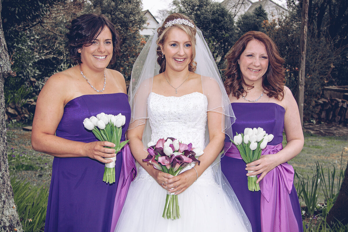 pro-story-photography_bride-with-her-bridesmaids_mannamead-plymouth_devon