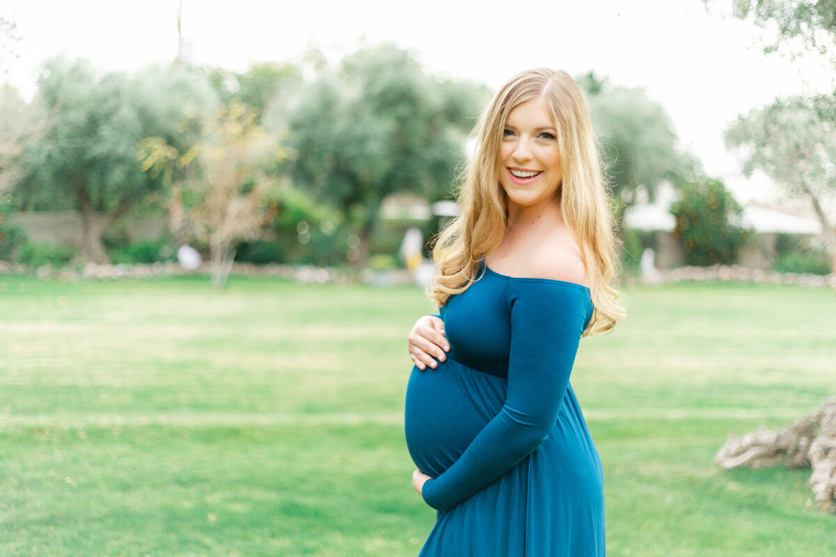 Karlie Colleen Photography - Phoenix Arizona Maternity Session - Green Historic Home - Hannah & Calvin -30