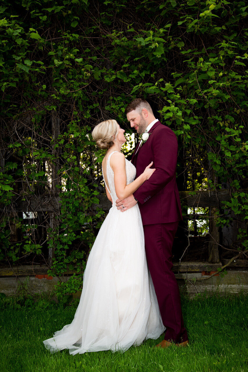 Iowa-backyard-wedding-bride-and-groom