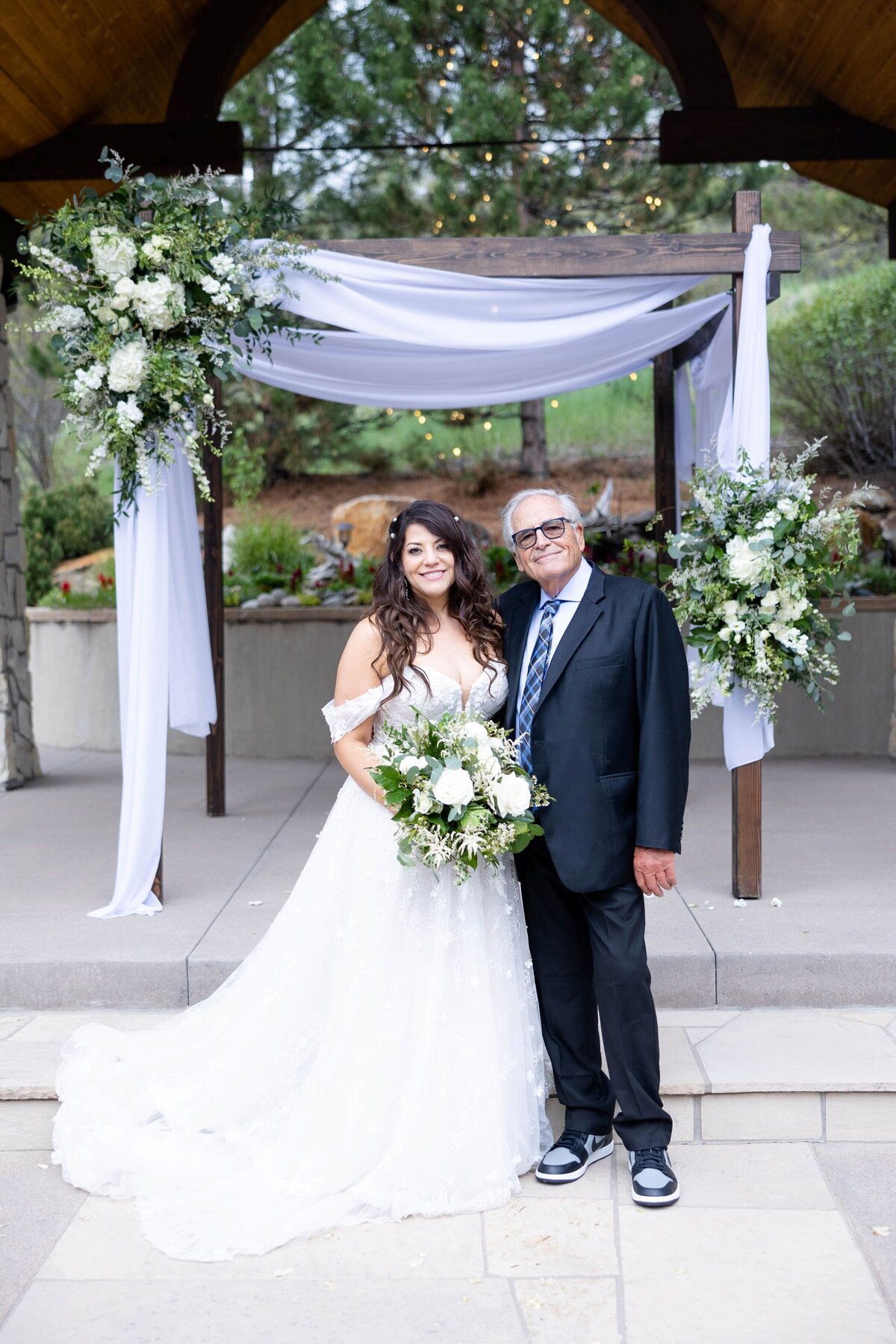 bride and dad ceremony