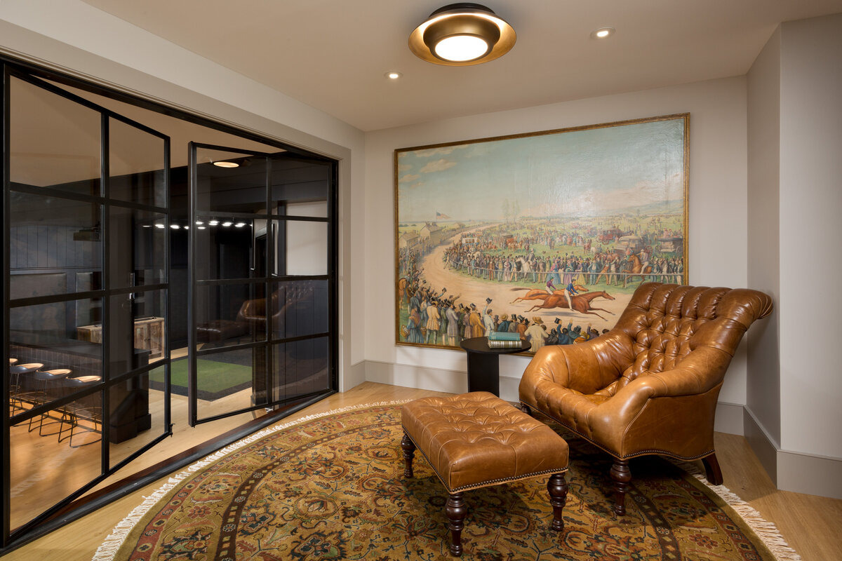 sitting room with leather furniture