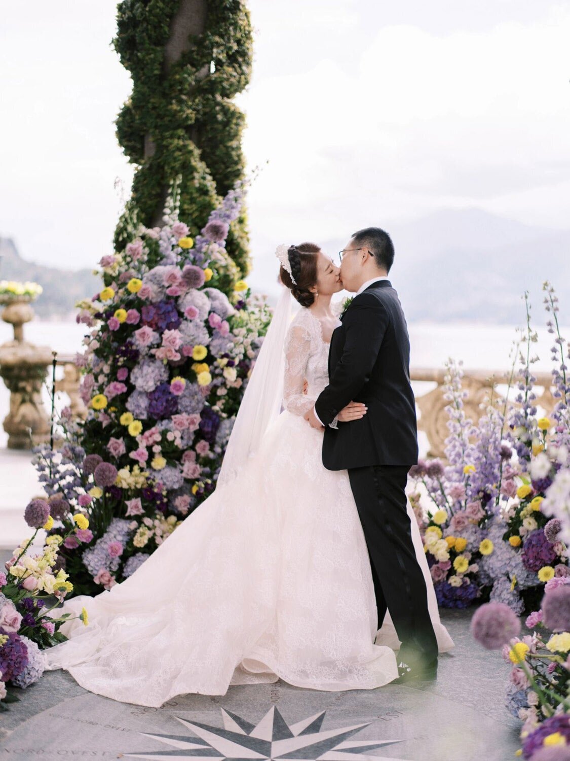 Wedding Ceremony at Loggia Durini during a villa del Balbianello wedding, by luxury destination wedding photographer Andreas K. Georgiou  