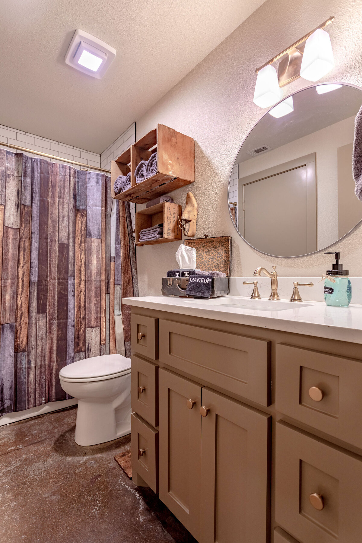 Bathroom with spacious vanity in this 2-bedroom, 2-bathroom vacation rental condo for four guests in the historic Behrens building with free parking, free wifi, vintage decor, and easy access to Baylor University, Magnolia Silos, and Cameron Park Zoo in downtown Waco, TX.