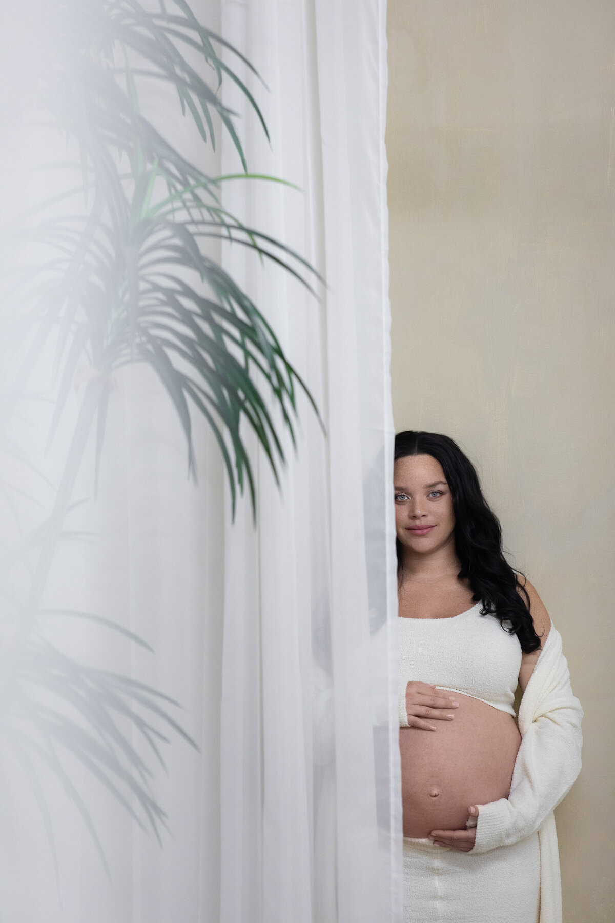 fine-art-in-studio-maternity-portraits-8