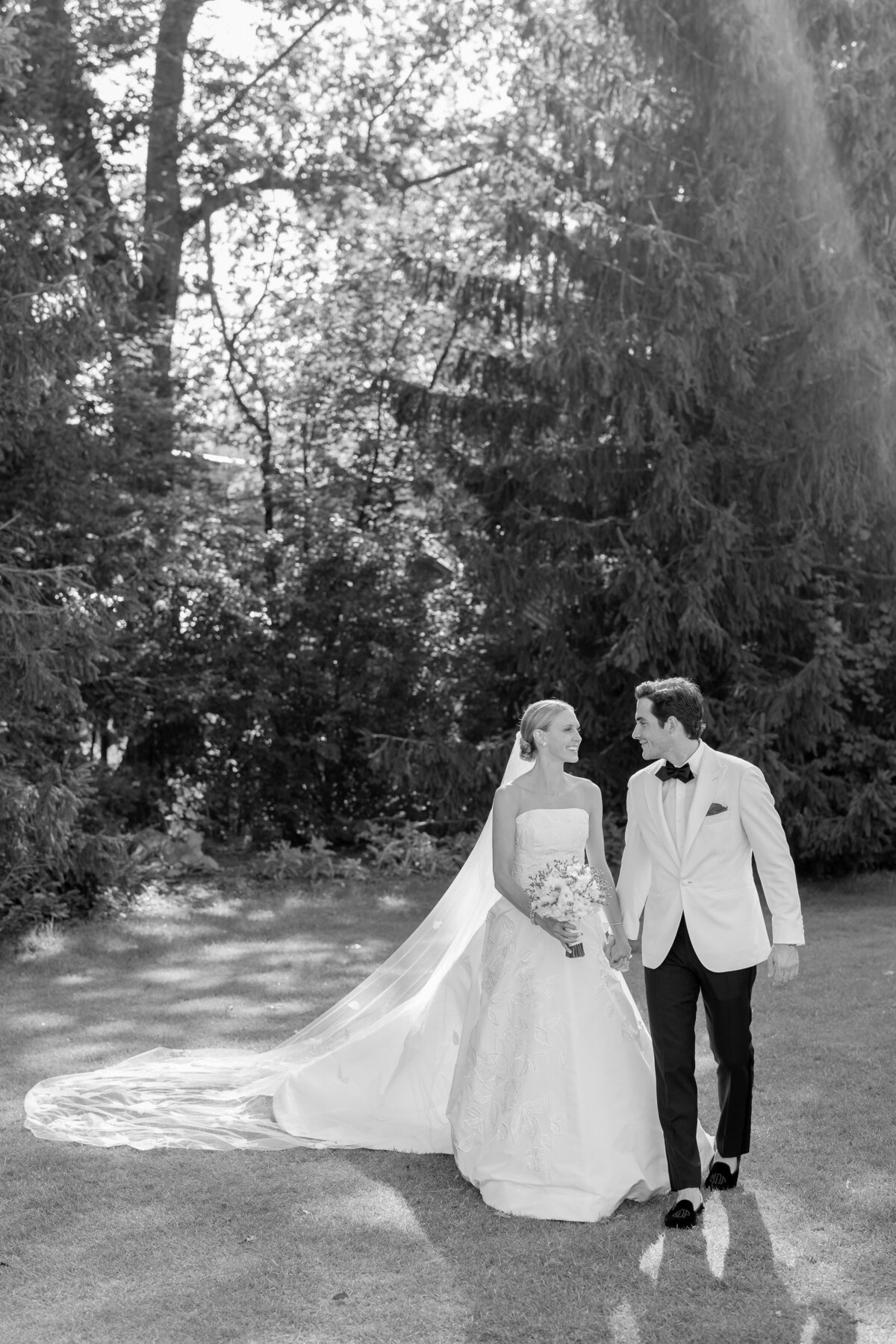 shoreacres-lake-bluff-tent-wedding-by-olivialeigh-37
