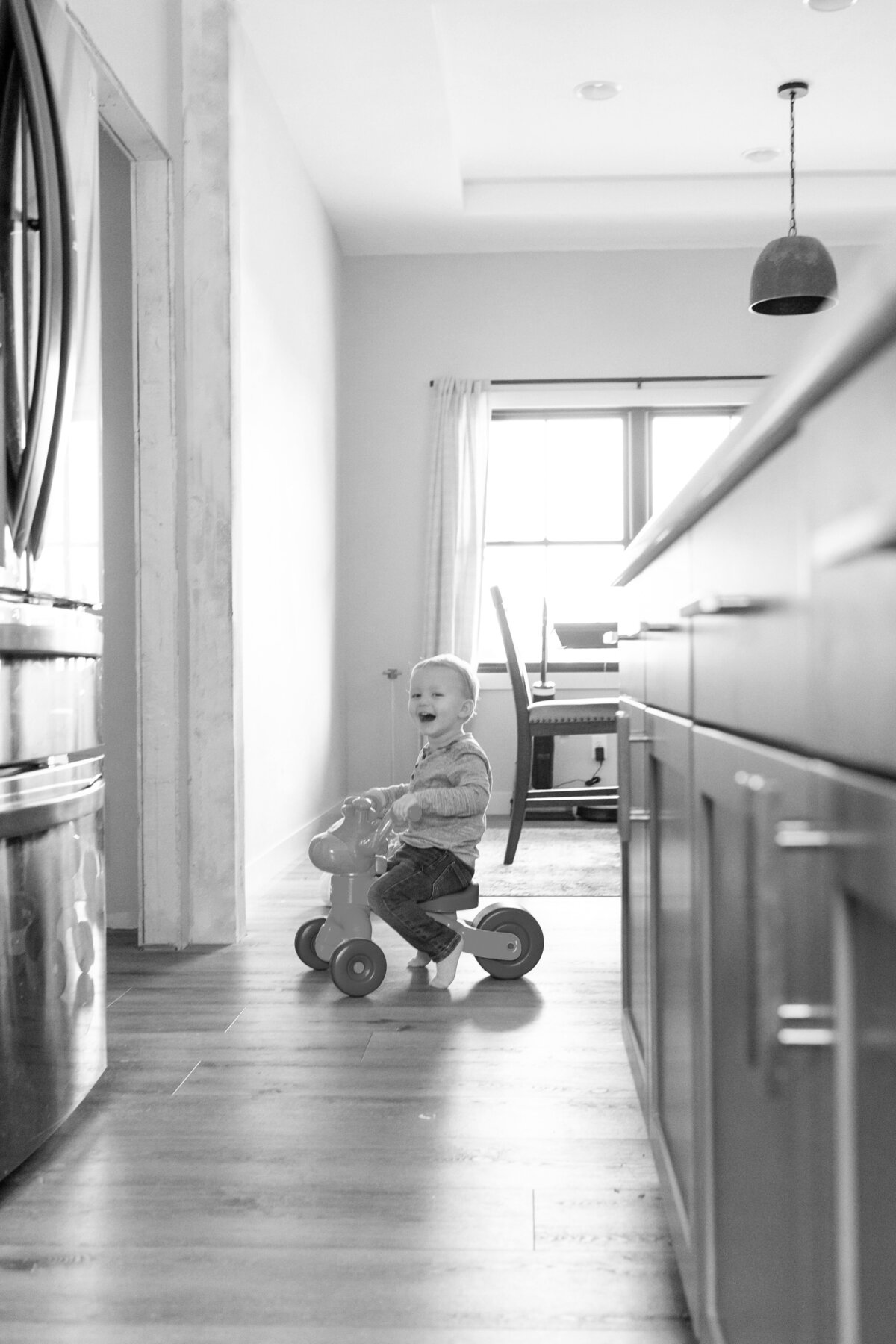 sutton-newborn-089-bw