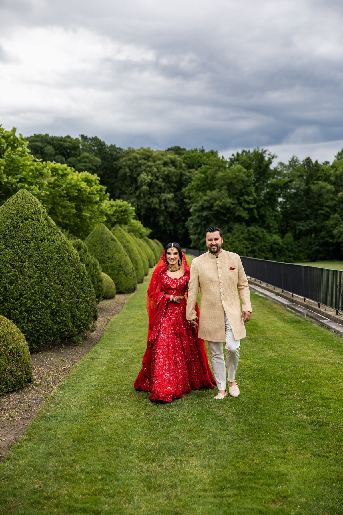 emma-cleary-new-york-nyc-wedding-photographer-videographer-venue-oheka-castle-isha-adam-27