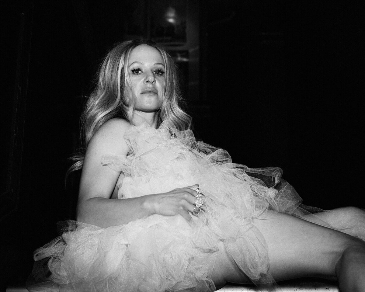 an American bride sits like Marilyn  Monroe wrapped in tulle