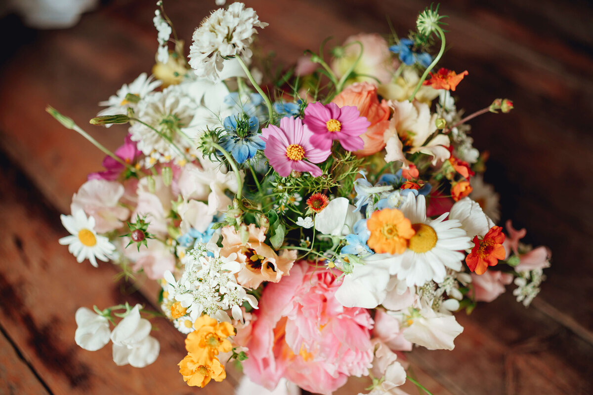 Issy-and-Bella-Floral-Design-Wedding-Florist-Herefordshire-Haybarn-House-J-L15