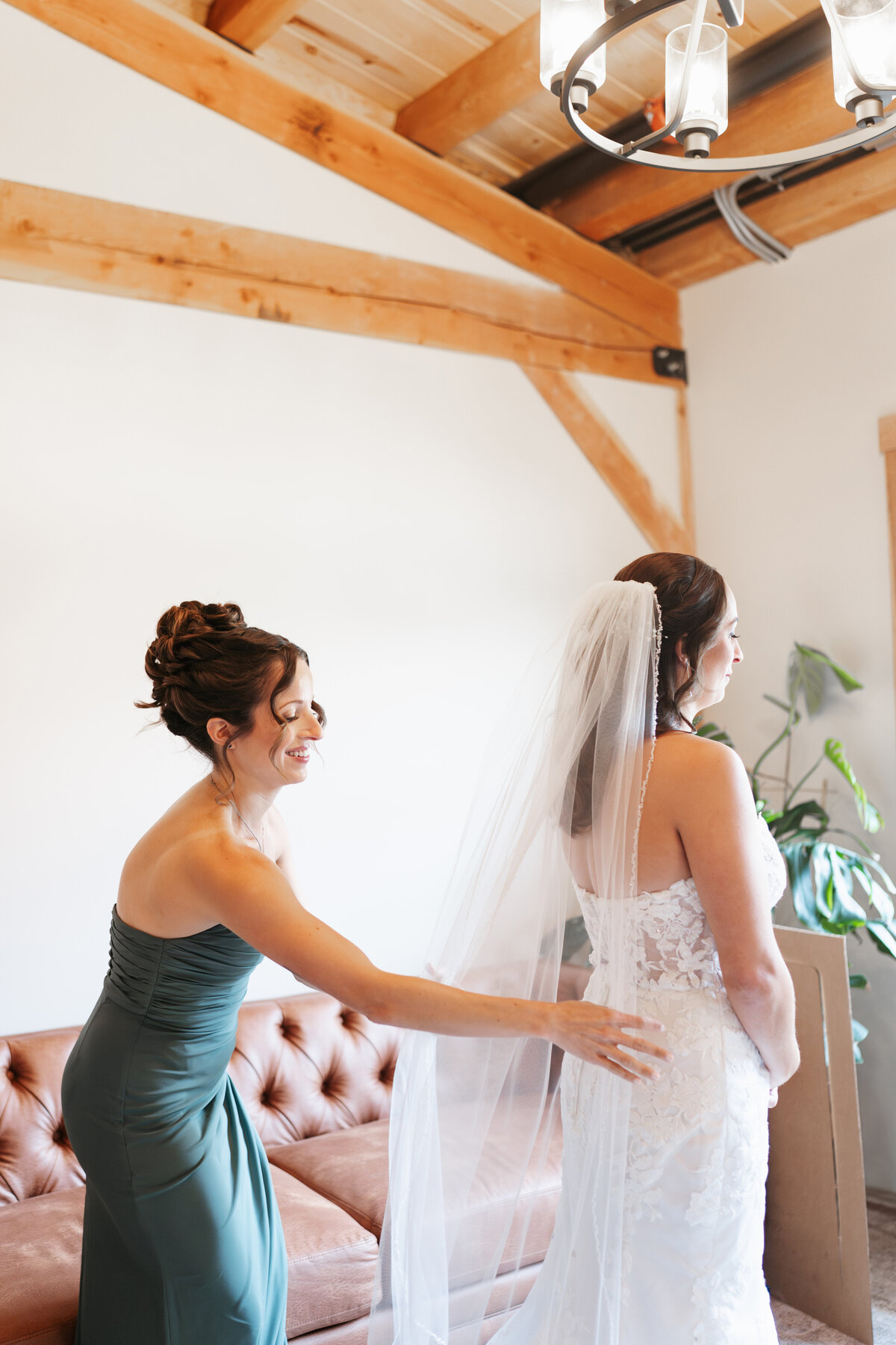 Bride getting ready with her bridesmaids on the morning of her wedding