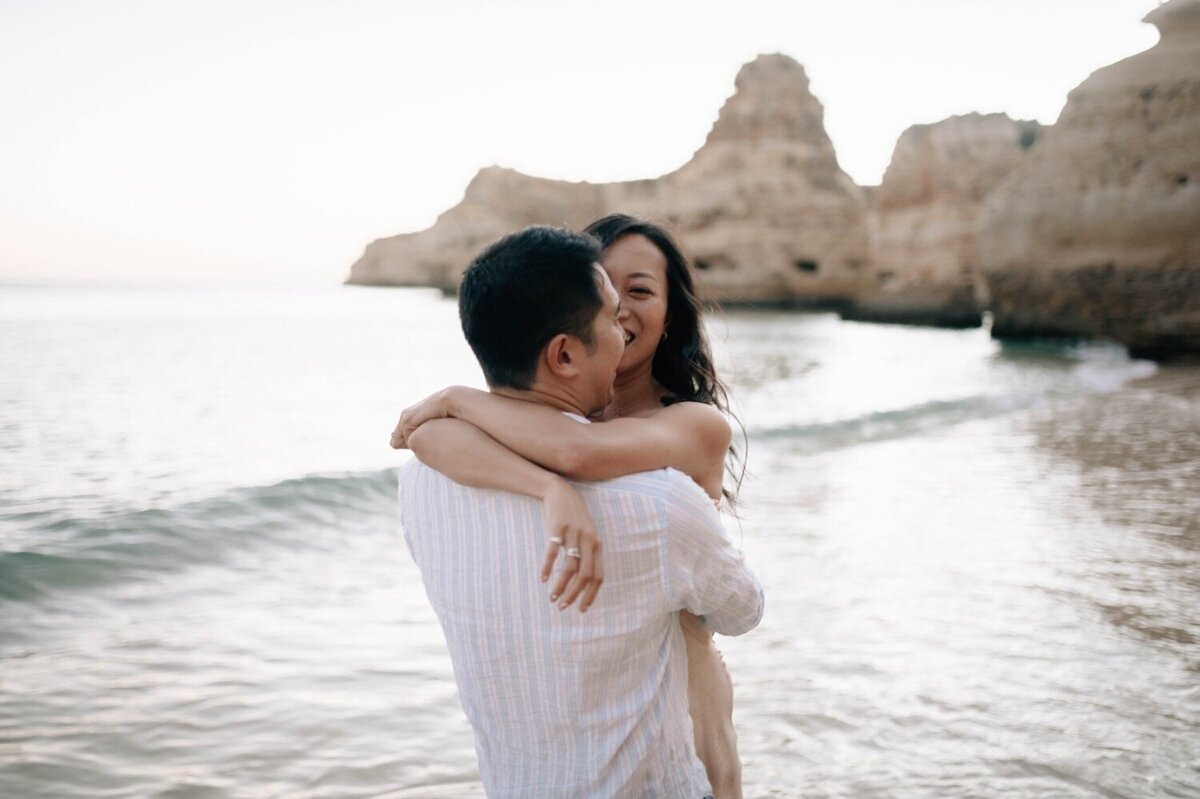 28_Flora_And_Grace_Portugal_Editorial_Wedding_Photographer Lisboa_Wedding_Photographer-204_Natural editorial wedding photographer at the Algarve coast in Portugal. Discover the wedding photography of Flora and Grace.