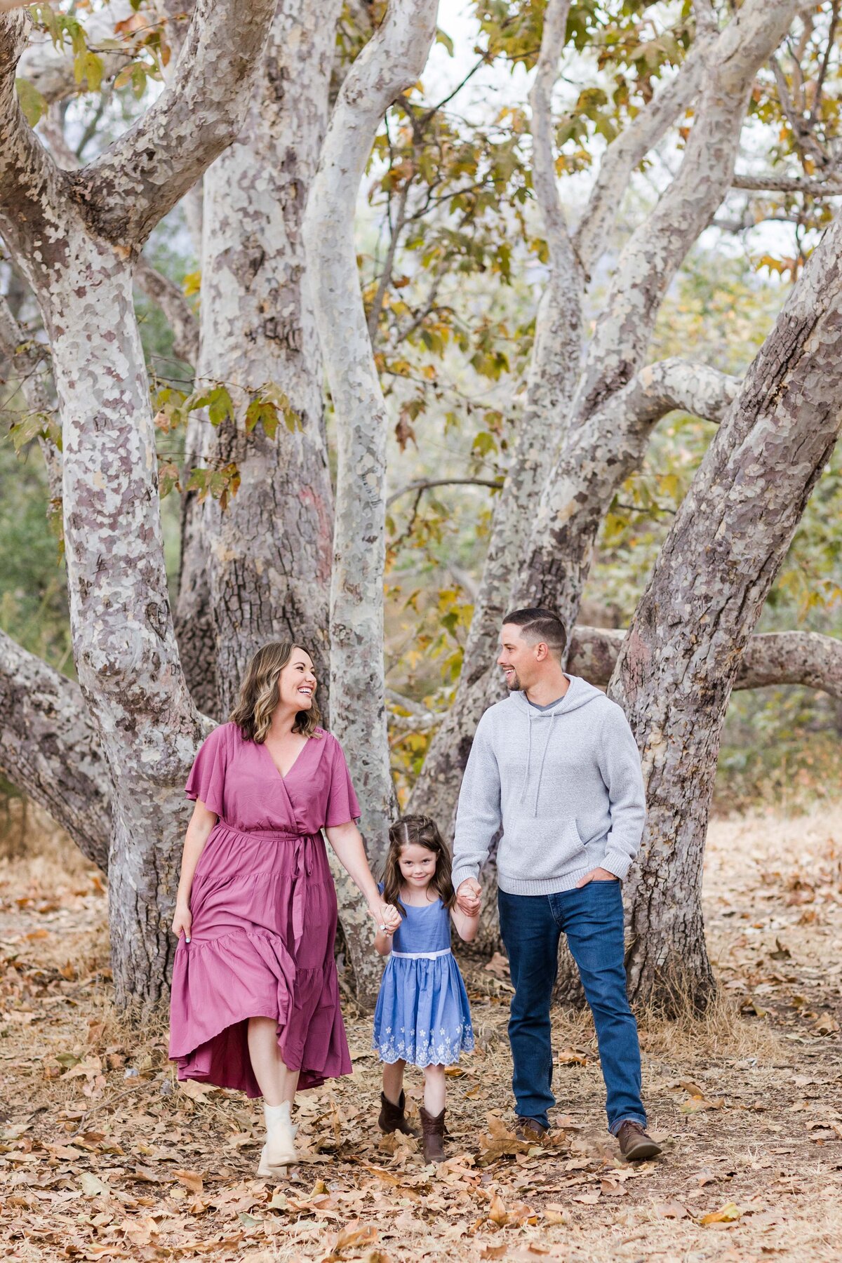 san-diego-sweetwater-river-bridge-family-photo-shoot-sycamore-tree