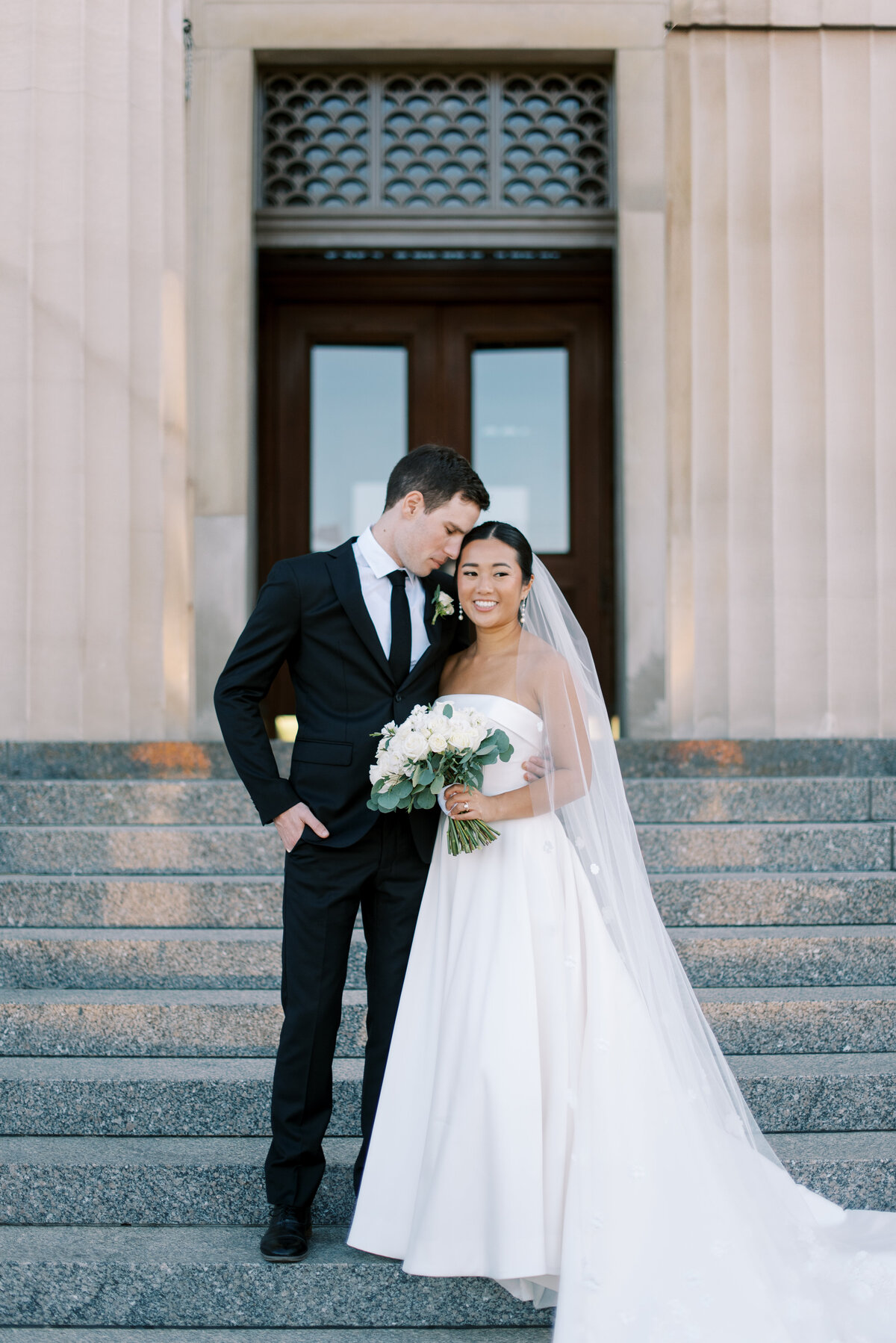 cassie-nichole-photography-cincinnati-ohio-wedding-photography-the-view-at-mt-adams-hannah-jeff-wedding-day-bride-and-groom-13