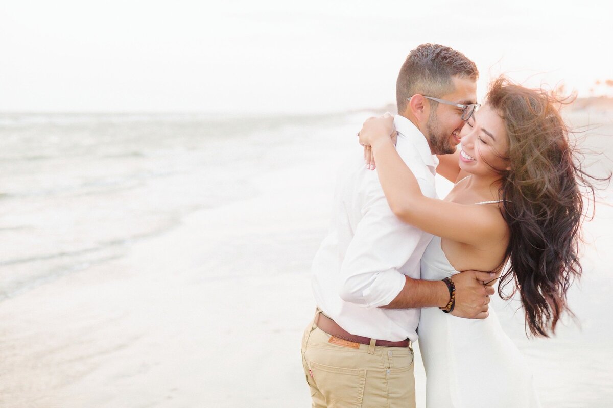 engagement-pictures-on-the-beach (13)
