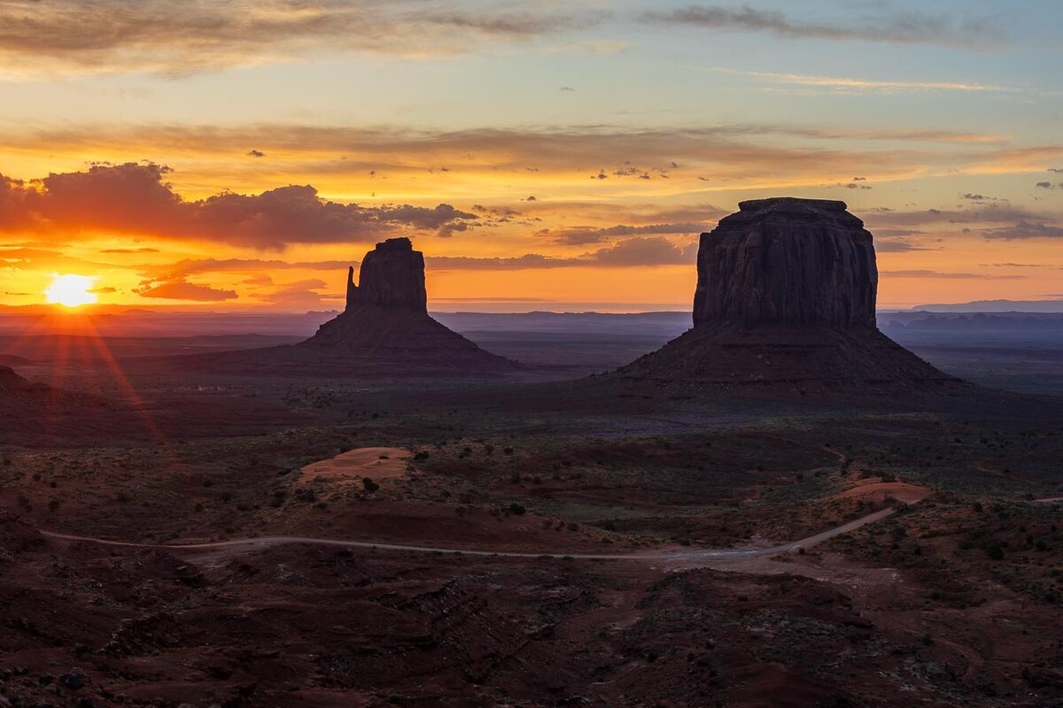 monument-valley-sunrise-merrick-butte-0633